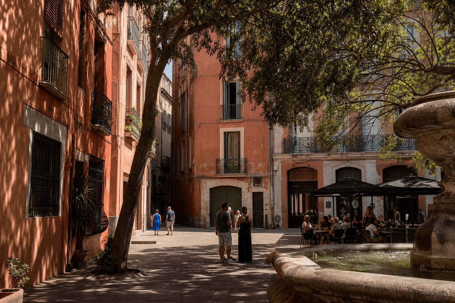Place ombragée d’inspiration catalane, image d’ambiance